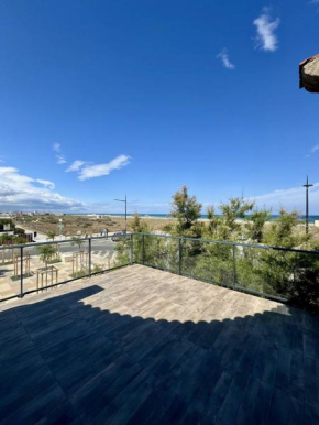 Rare appartement en front de mer 4BLION65